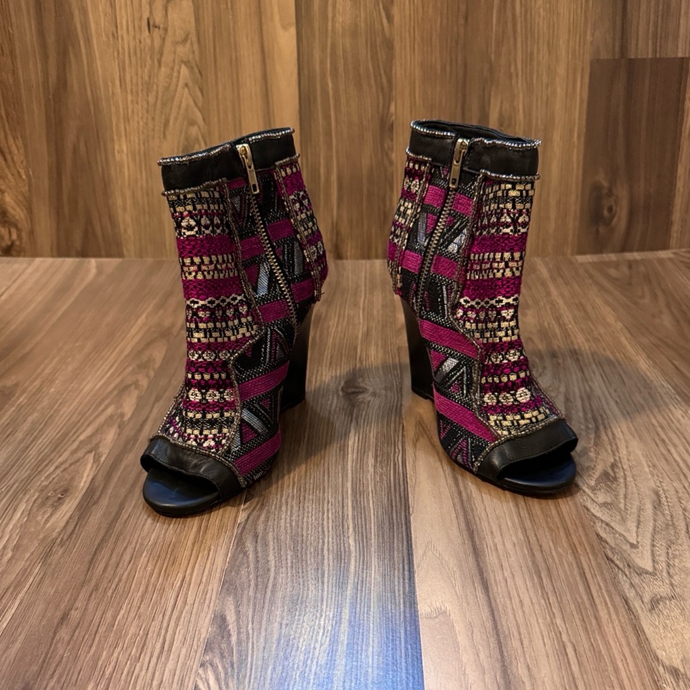 June Ambrose Leather Brocade Beaded Peep Toe Funky Side Zip Wedge Booties 6.5